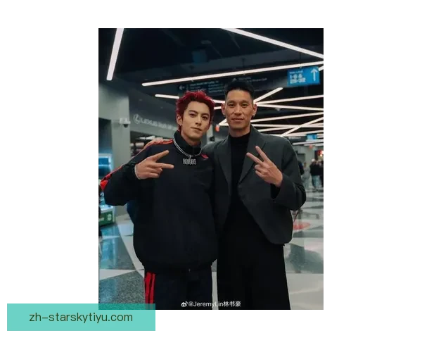 林书豪晒图忆全明星携杨换球衣 林书豪晒图忆全明星携杨换球衣